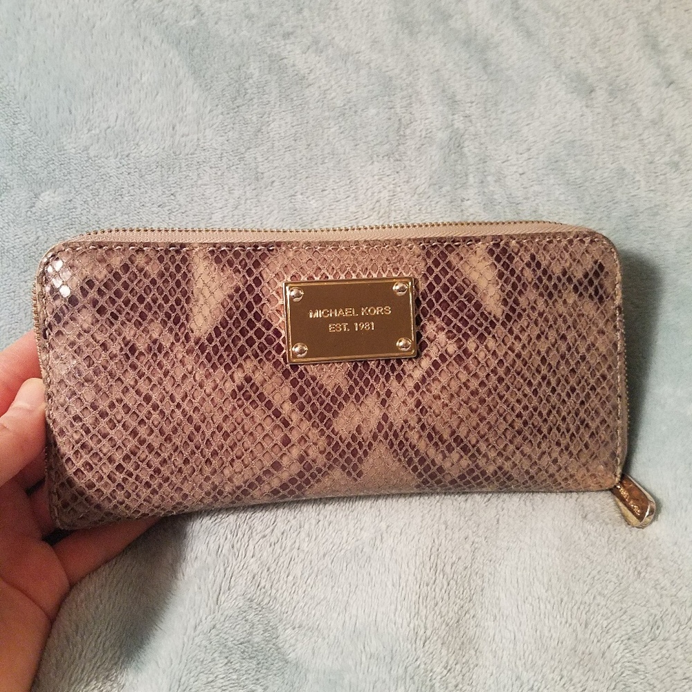 Michael Kors Jet Set Leather Continental Wallet